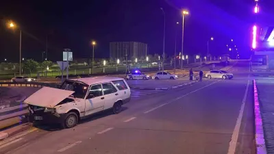 Karaman'da İki Otomobilin Kavşakta Çarpıştığı Kazada 2 Kişi Yaralandı