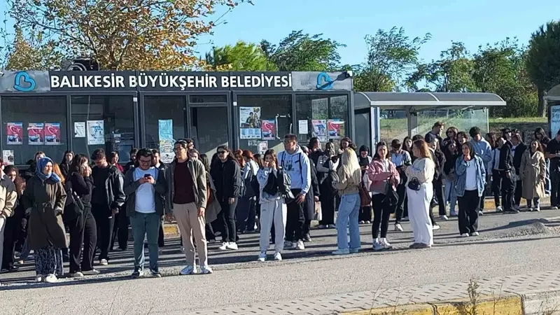 Bandırma Onyedi Eylül Üniversitesinde Ders Saatleri Çakışması Ulaşım Krizi Yarattı