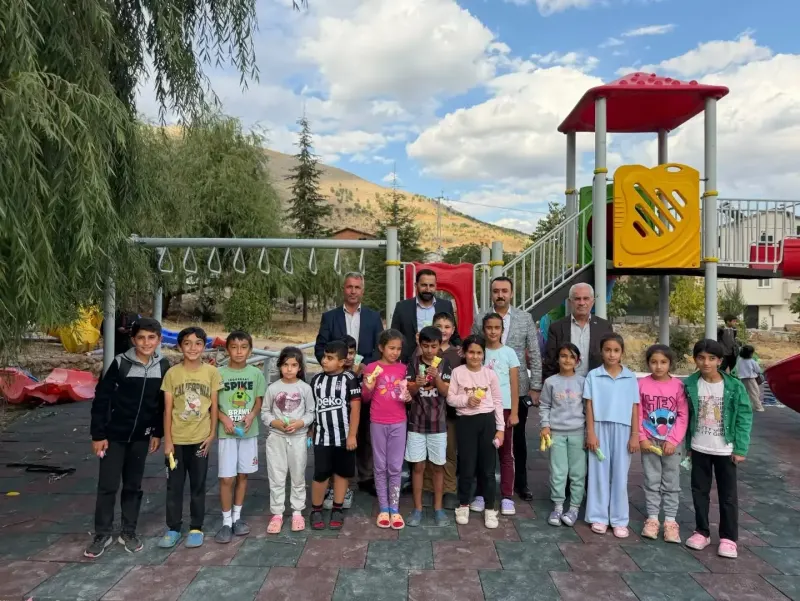Çelikhan Kaymakamı Özgür Pelvan Deprem Konutları ve Yeni Parkları İnceledi