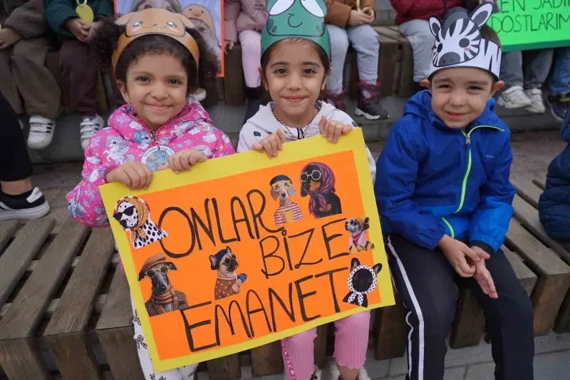 Bilecik'te Minik Öğrencilerden Sokak Hayvanları Merkezine Ziyaret