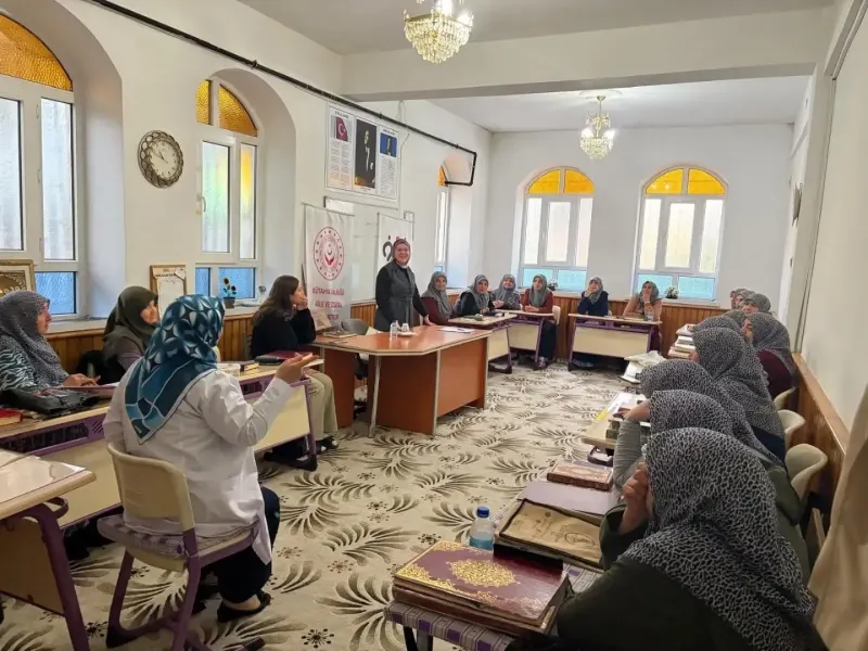 Kütahya'da Kur'an Kursu Katılımcılarına Dijital Okuryazarlık Eğitimi