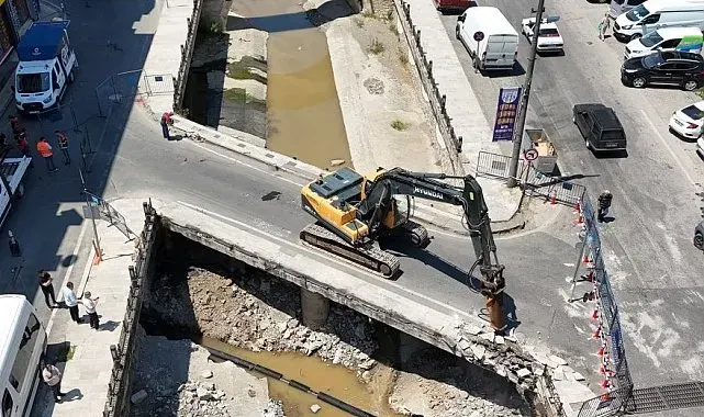 Ordu'da sağanak sonrası taşkın riski bulunan derede güvenli köprü çalışması