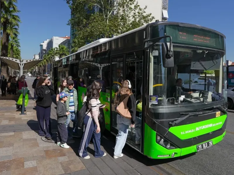 Denizli Büyükşehir Belediyesinden Öğrencilere Ulaşım Desteği Devam Ediyor