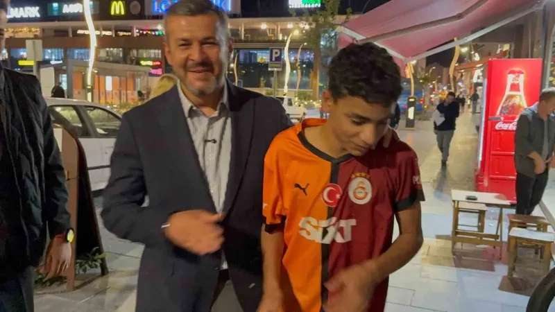 Karabük Belediye Başkanı Çetinkaya'dan Çöp Atan Çocuğa Şaka Yollu Ceza Talimatı