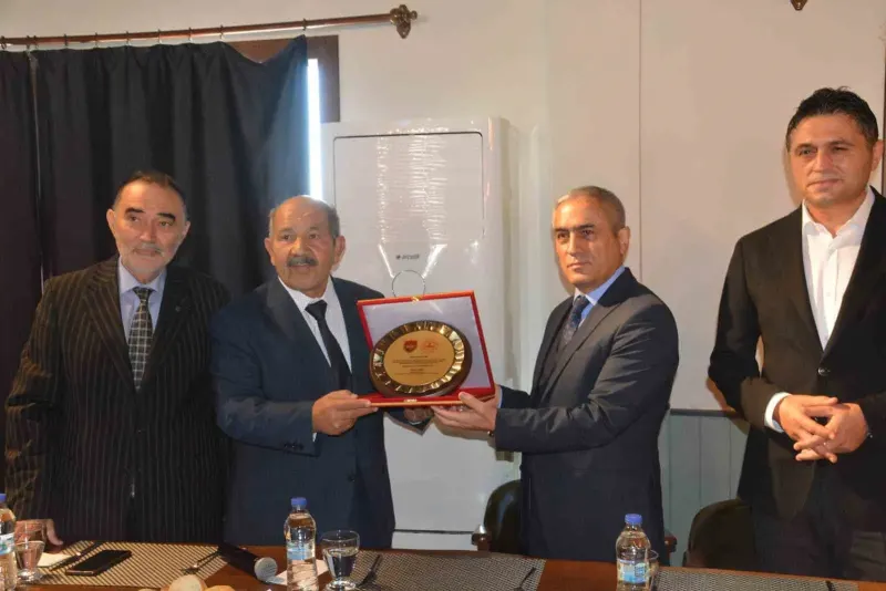 İzmirli İmam Emekli Maaşını Türk Silahlı Kuvvetlerini Güçlendirme Vakfına Bağışladı