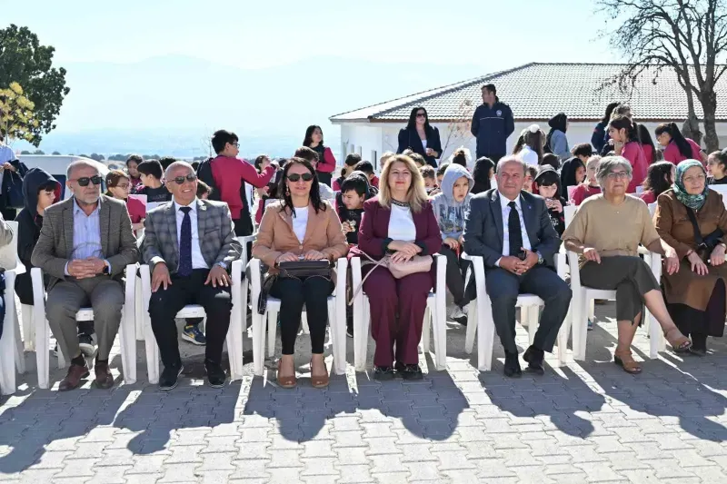 Manisa'da Farklı Kuşaklar Hayvan Yaşam Merkezi'nde Buluştu