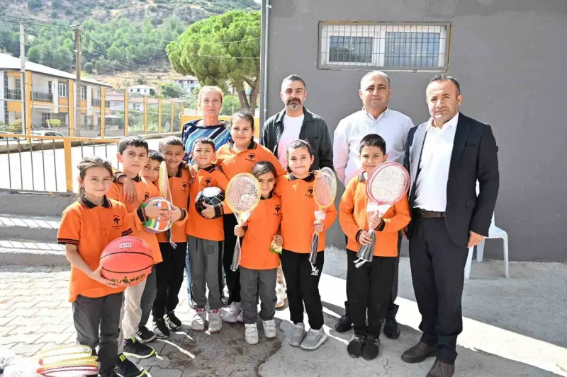 Manisa'da Yüzlerce Okula Kapsamlı Spor Malzemesi Desteği Verildi