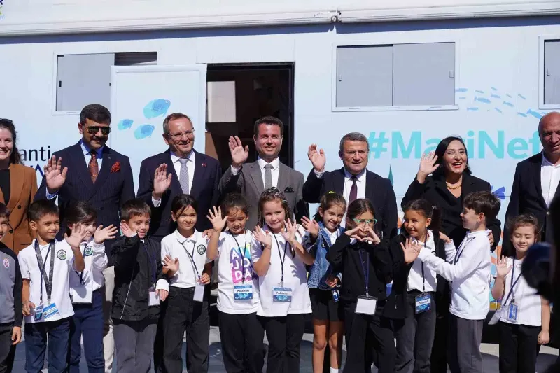 Mavi Nefes Eğitim Otobüsü Ayvalık'taki Öğrencilerle Buluştu