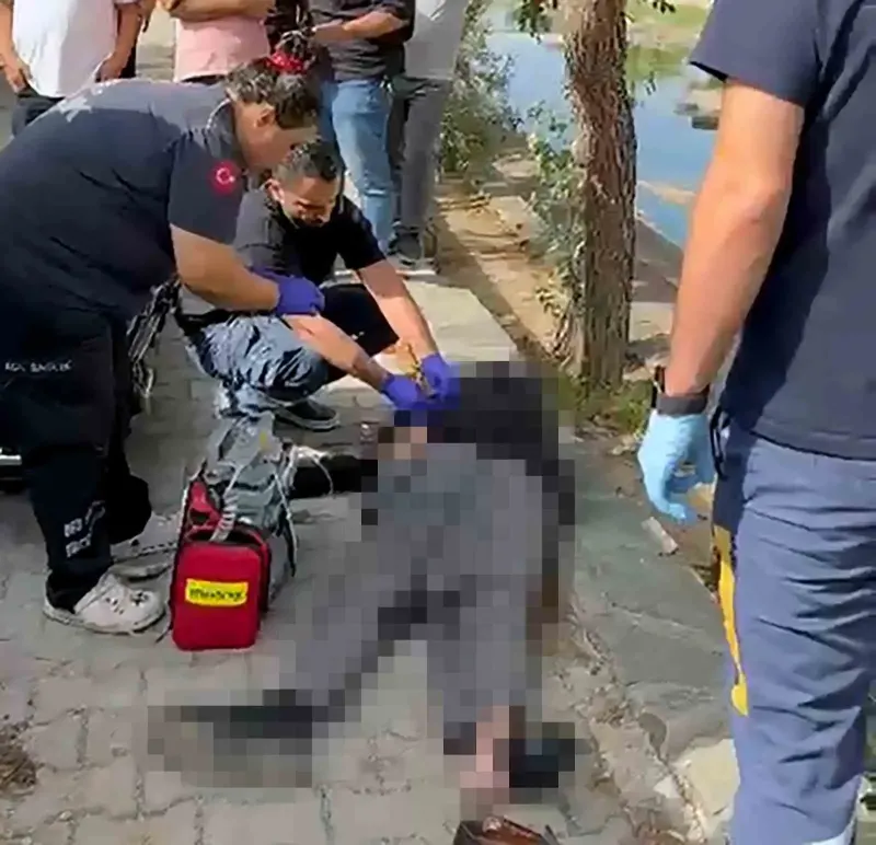 Adana'da Kaldırımda Yürürken Düşen Yaşlı Adam Hayatını Kaybetti