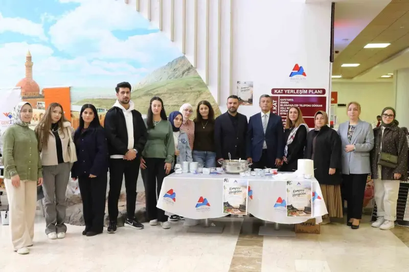 Ağrı İbrahim Çeçen Üniversitesi'nde Geleneksel Omaç Helvası İkramı Yapıldı