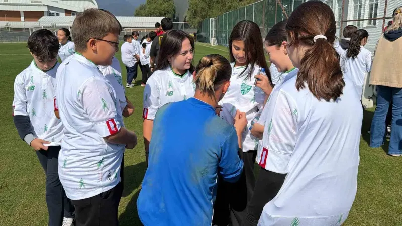 Boluspor Tesislerinde Minik Taraftarlardan Unutulmaz Ziyaret