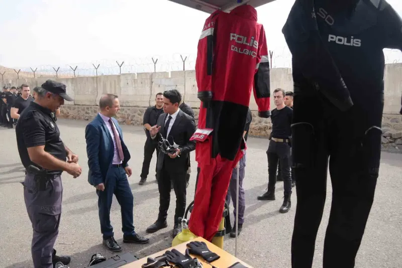 Cizre Kaymakamı Baycar Su Altı Arama Kurtarma Ekibini Ziyaret Etti