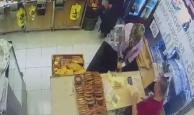 Dikkati dağılan kadının cüzdanını kaşla göz arasında çaldı