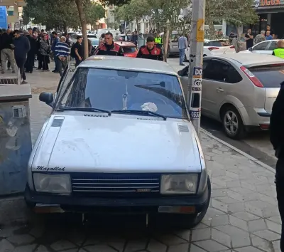 Manisa'da Polisten Kaçan Sürücü Kaldırımda Sıkıştı