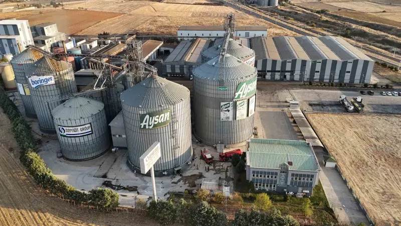 Edirne'deki Yağ Fabrikasının Silosunda Çıkan Yangın Ekipleri Harekete Geçirdi