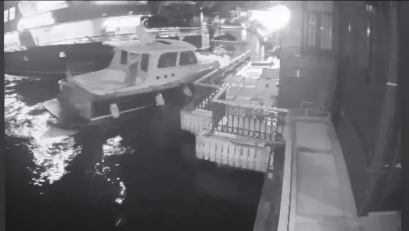 Boğaz'daki Tarihi Yalılara Vapur Çarptı: Derin Mermerci'den Tepki