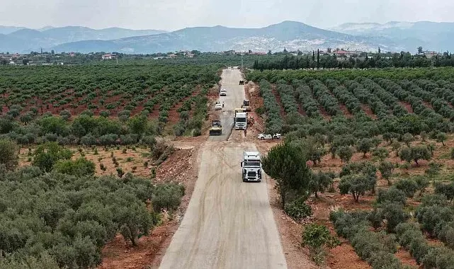 Karacasu'da 20 kilometrelik yolda sathi kaplama çalışmaları başladı