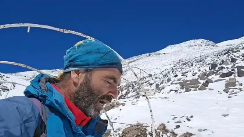 Ağrı Dağı Tırmanışında Şiddetli Fırtına: Deneyimli Dağcı Zirveden Döndü