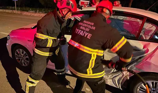 Burdur'da otomobiller çarpıştı: 6 yaralı