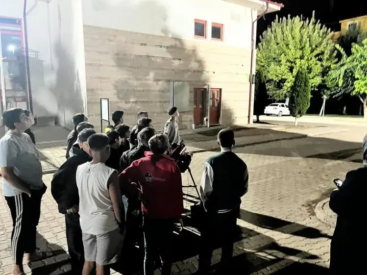 Bilecik'te Koruma Altındaki Çocuklar Teleskopla Gökyüzünü İnceledi