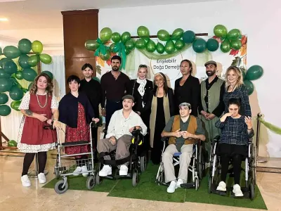 Serebral Palsili Bireyler Farkındalık İçin Podyumda Yer Aldı