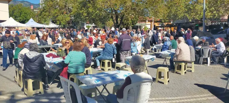 Edremit te Düzenlenen Geleneksel Çiftçi Hayrı Binlerce Kişiyi Buluşturdu