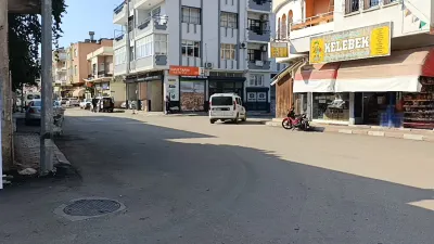 Adana'da Elektrikli Bisiklete Çarpan Otomobil Sürücüsü Kaçtı