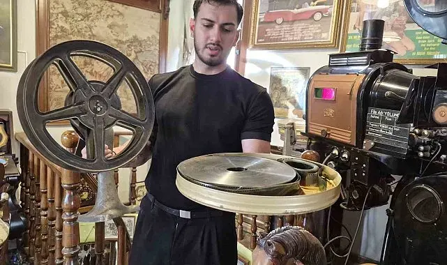 Halen çalışır vaziyetteki 98 yıllık tarihi sinema makinesi Eskişehir'de sergileniyor