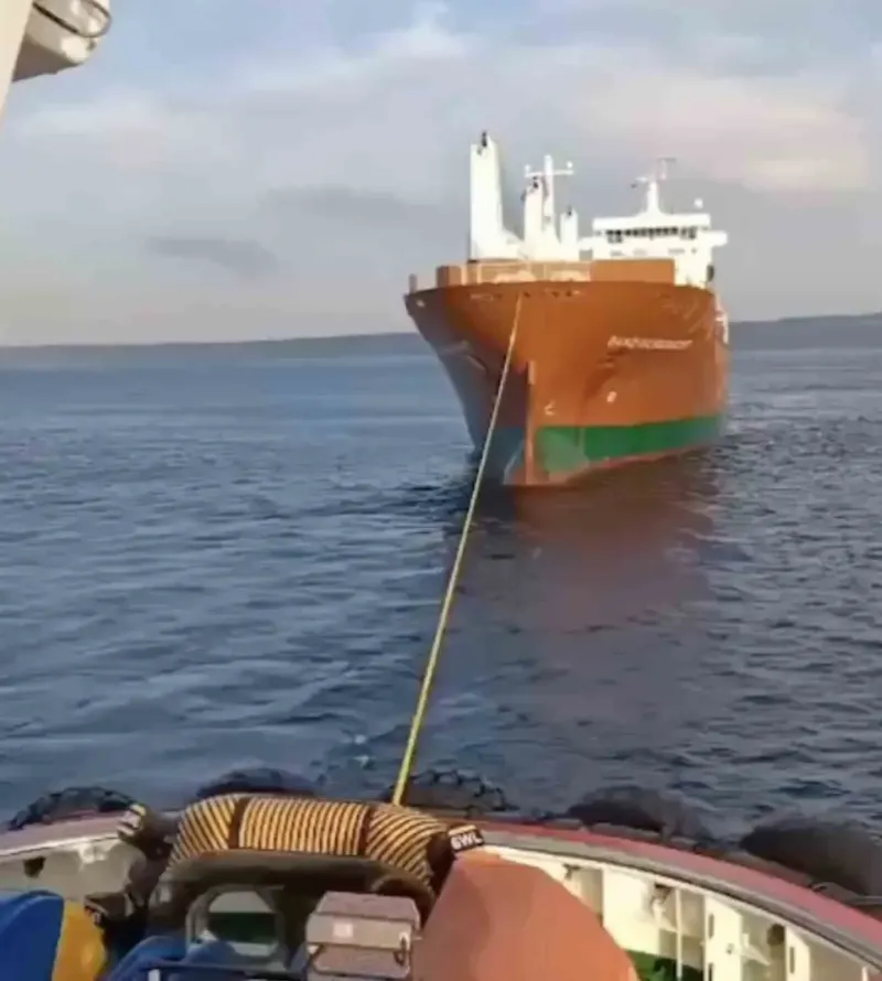 Çanakkale Boğazı'nda Arıza Yapan Kargo Gemisi Güvenle Demirletildi