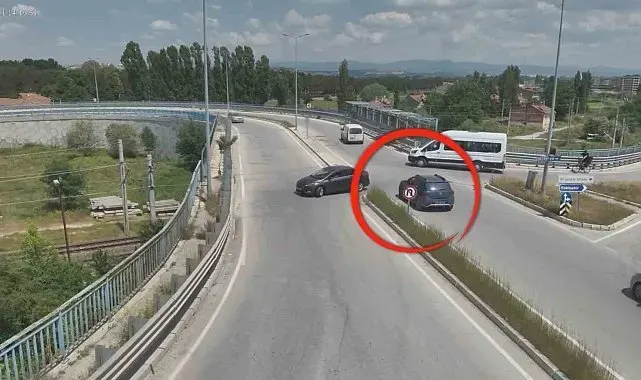 Kütahya Emniyeti'nden uyarı: Hatalı U dönüşü yapan sürücüler kamerada