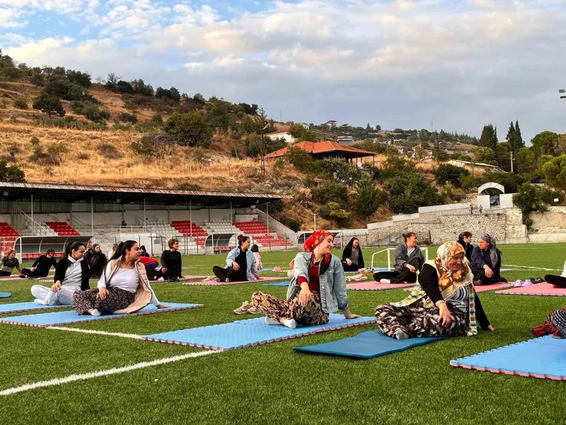 Güney İlçesinde Kadınlar İçin Düzenlenen Yoga Etkinliği İlgi Gördü