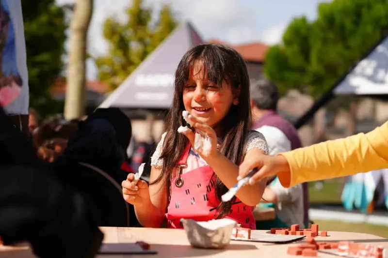 Rami Kütüphanesinde Düzenlenen AileFest Sekiz Yüz Yirmi Beş Bin Kişiyi Ağırladı