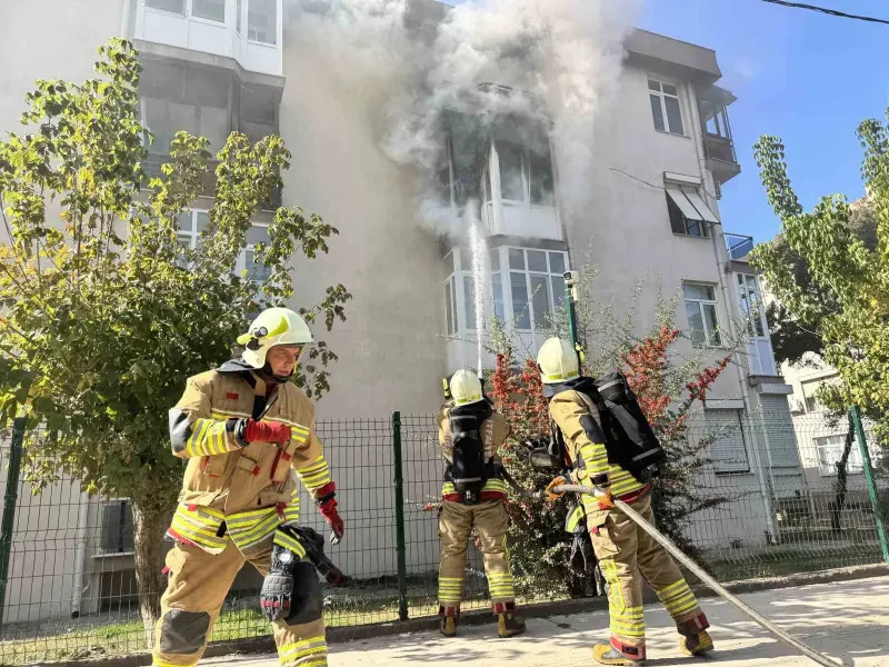 Edirne'de 4 Katlı Apartmanda Çıkan Yangın Korkuttu