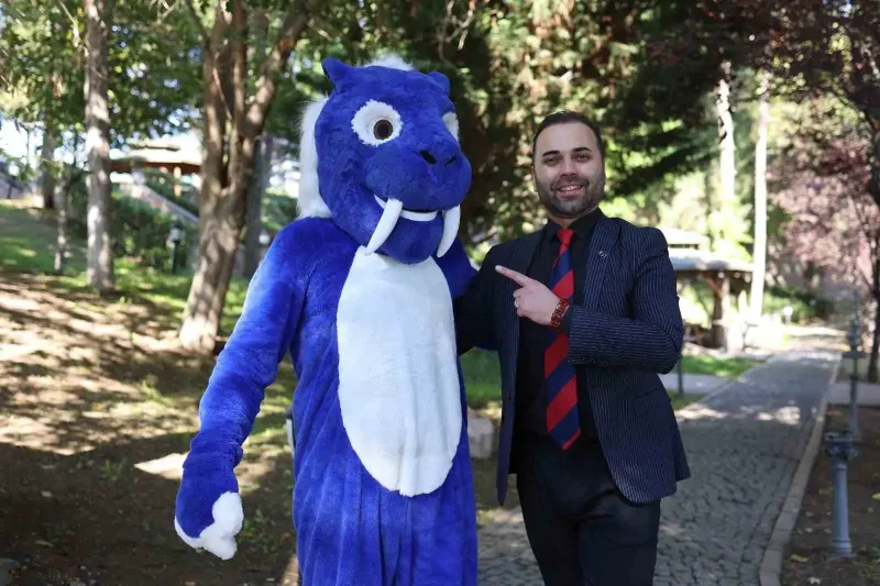 Çankırı'nın Tarihi Maskotu Tuzi Kostümüyle Şehri Tanıtıyor