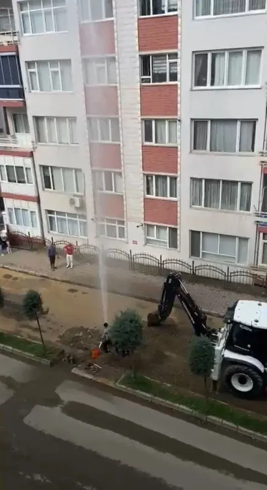 Giresun'da Tamamlanan Altyapı Çalışmalarının Ardından Su Borusu Patladı