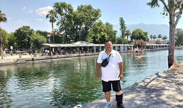 Köyceğizli muhtar Yorulmaz, kırık ayağı ile görevini sürdürüyor