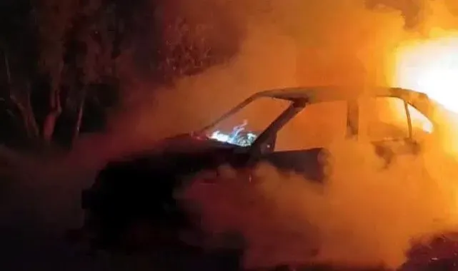Hatay'da otomobil alevlere teslim oldu