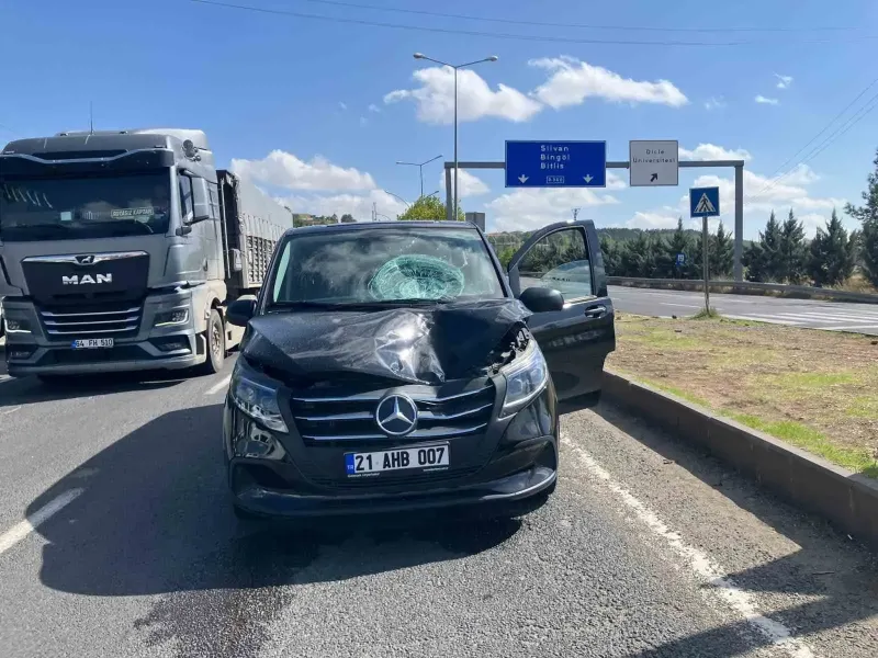 Diyarbakır'da Yolun Karşısına Geçmek İsteyen Yaya Otomobilin Çarpması Sonucu Ağır Yaralandı
