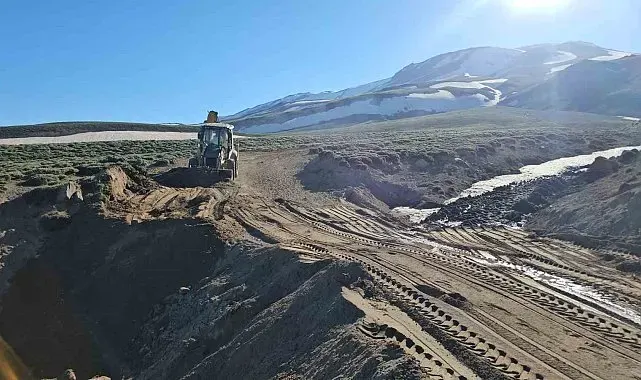 Aydınlar'da dağcılara büyük kolaylık: Süphan Dağı'nda yol açma çalışması