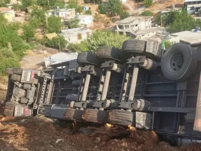Adıyaman Gerger'de Kontrolden Çıkan Tır Devrildi: 1 Yaralı