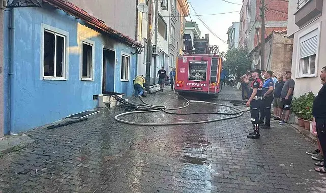 Küçükkuyu'da ev yangını: 1 kişi yaralandı