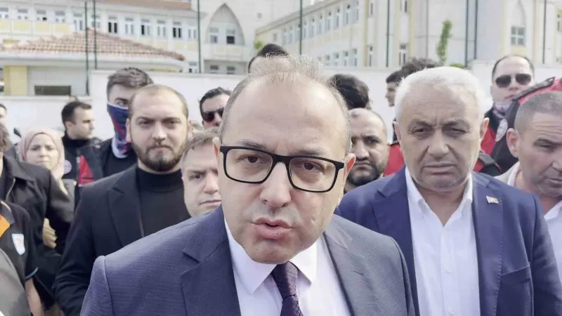 Esenyurt'taki Lisede Bıçaklı Kavga: İki Öğrenci Yaralandı