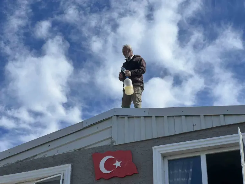 Bursa Mudanya'da İmar Krizinde Ev Sahibi Çatıya Çıkarak Yıkımı Engelledi