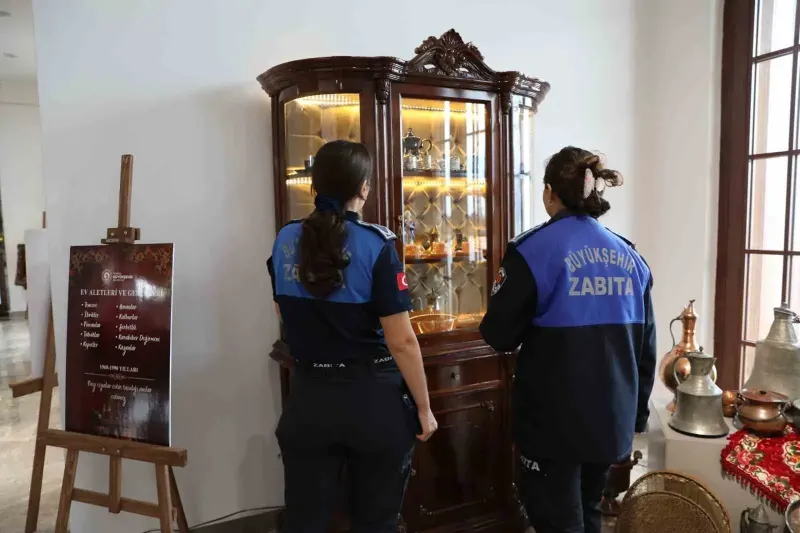 Samsunlu Zabıtanın On Beş Yıllık Antika Koleksiyonu Sergiyle Görücüye Çıktı