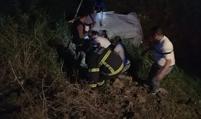 Kırıkhan'da kamyonet şarampole uçtu: 3 yaralı