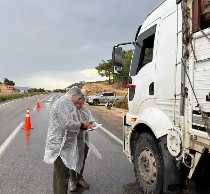 Mersin'de Sağanak Yağışa Rağmen Orman Emvali Taşıyan Araçlar Sıkı Denetimden Geçti