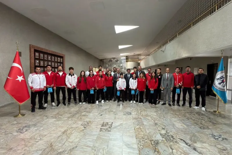 Erzincan Belediye Başkanı Aksun Başarılı Sporcuları Ağırladı
