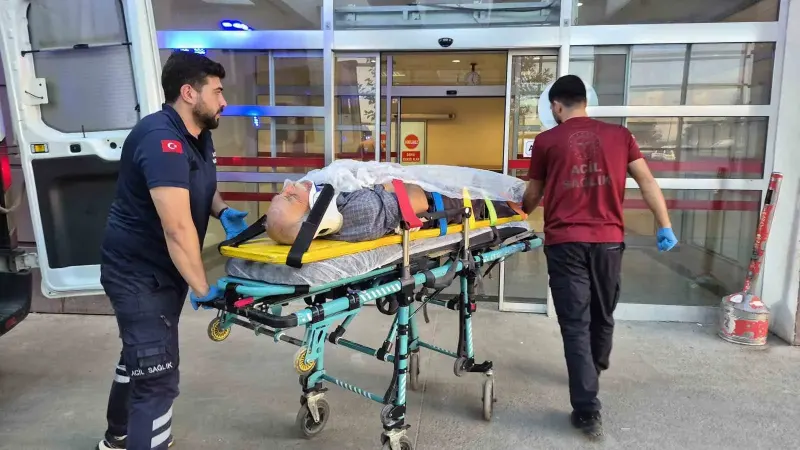 Adıyaman’da Motorlu Testereyle Ağaç Kesen Yaşlı Adam Düşerek Yaralandı
