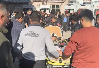 Hakkari'de İki Araç Kafa Kafaya Çarpıştı: Bir Çocuk Hayatını Kaybetti, Yedi Yaralı Var