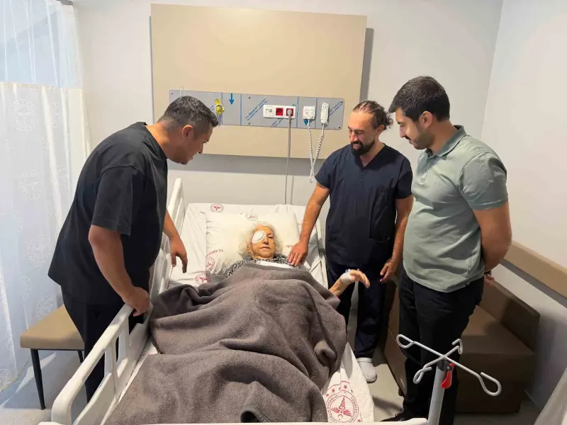 Marmaris'te 93 Yaşındaki Hastaya Başarılı Katarakt Operasyonu